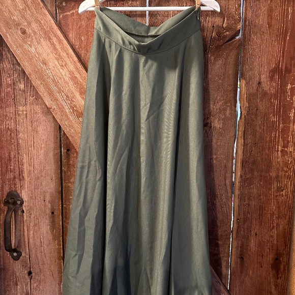 NWOT Delizia Small Pine Green A-Line Midi Skirt with Side Zipper - Picture 1 of 6